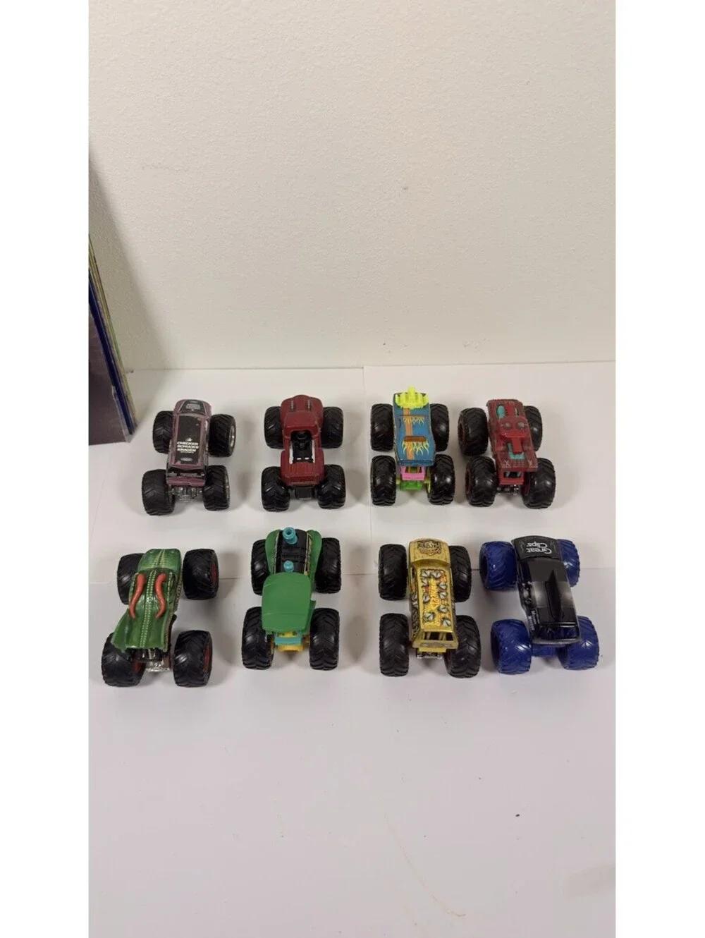 Monster Jam  Monster Trucks Lot of 8 (Scale 1:64)